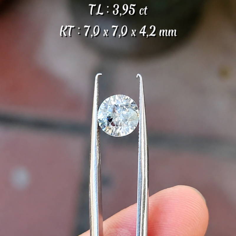 Zircon Trắng Tự Nhiên KG-100126