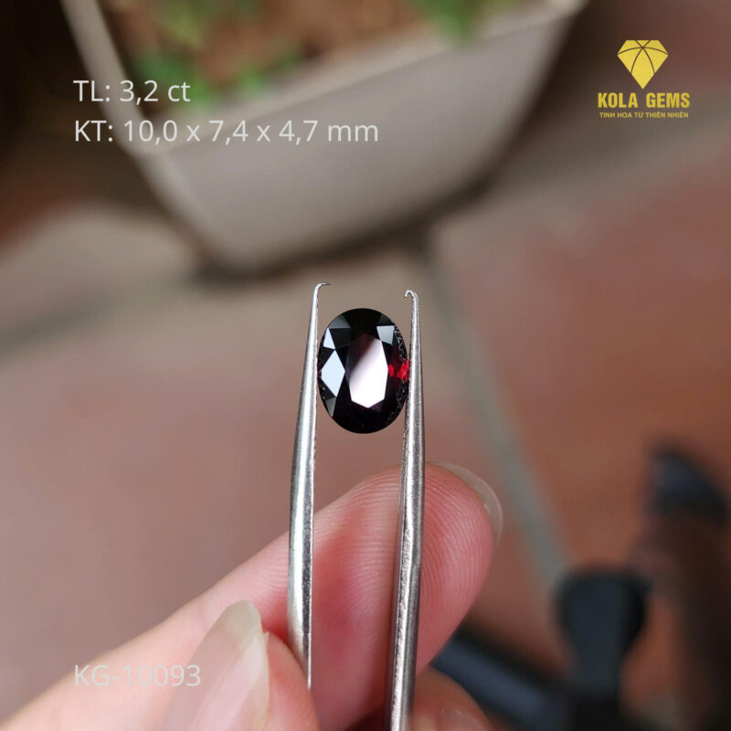 Garnet Đỏ Đen Tự Nhiên KG-10093